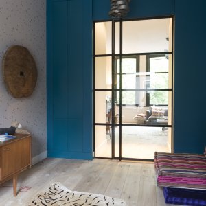 Interieur idee met stalen deur